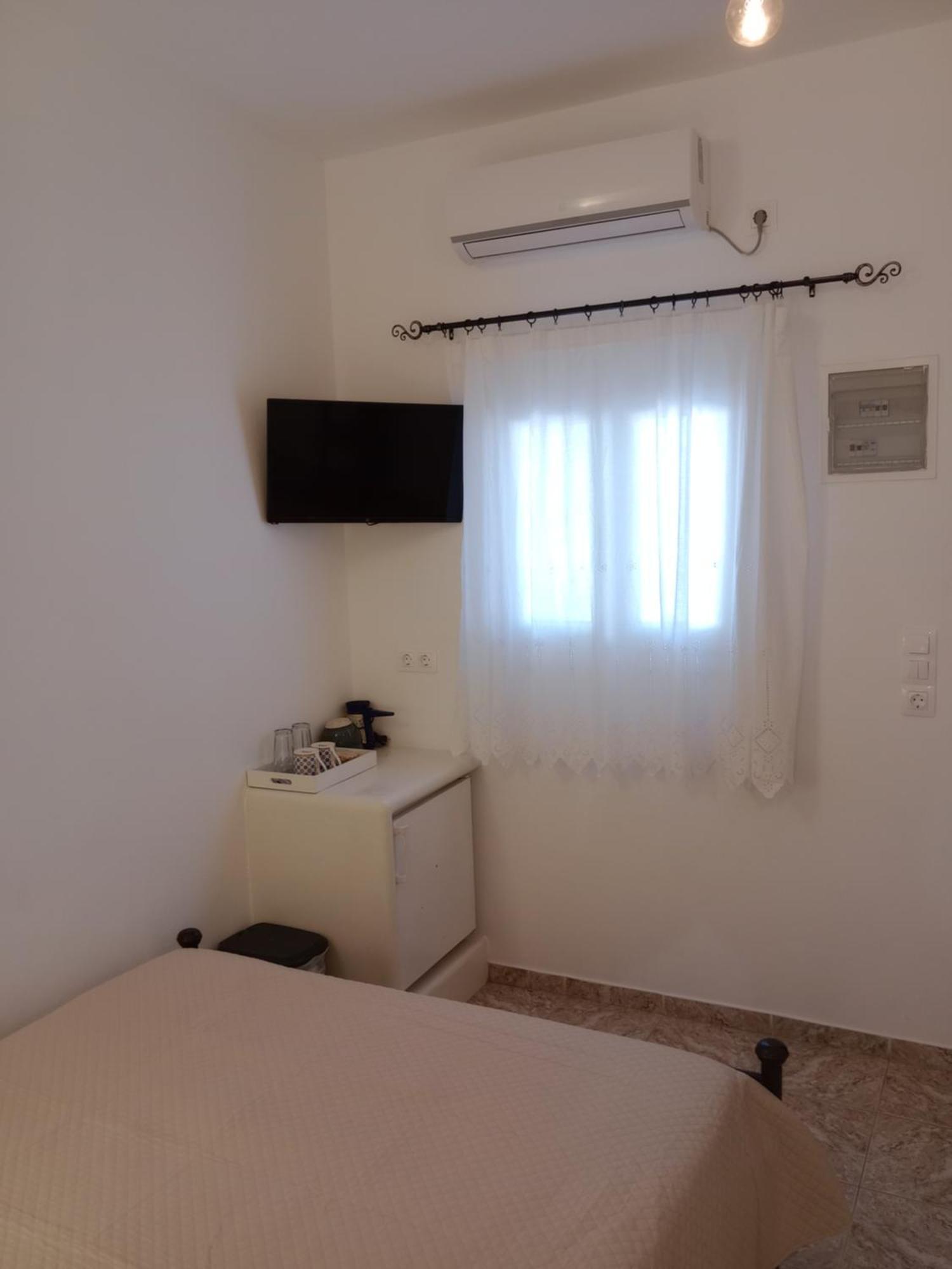 Meltemi Rooms And Studios Anafi Bagian luar foto