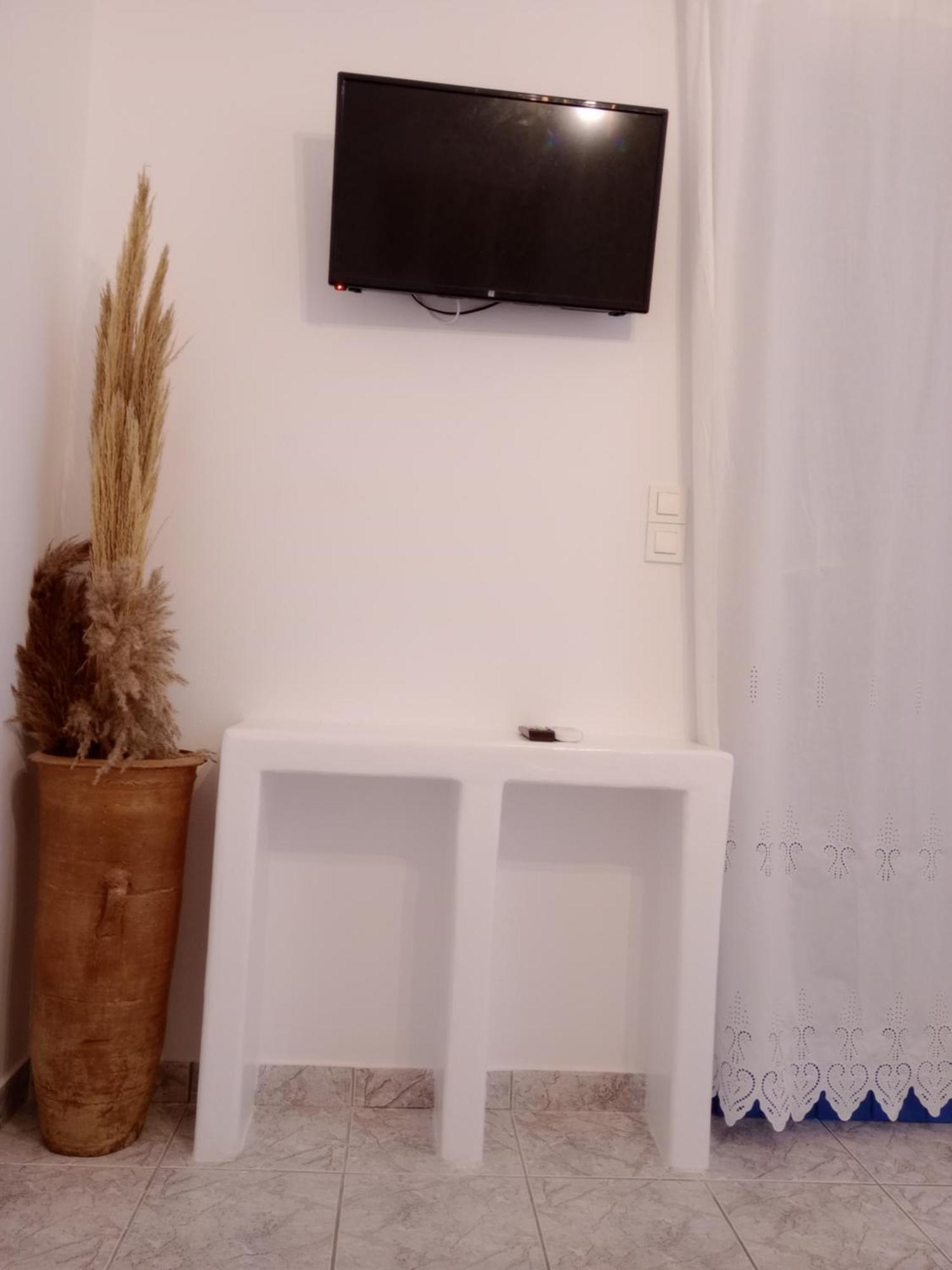 Meltemi Rooms And Studios Anafi Bagian luar foto